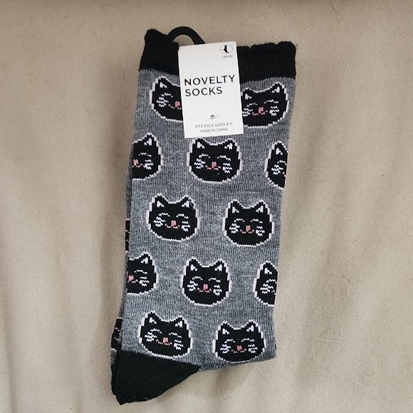 Kohl's Other - Kohl's Novelty Cat Crew Socks